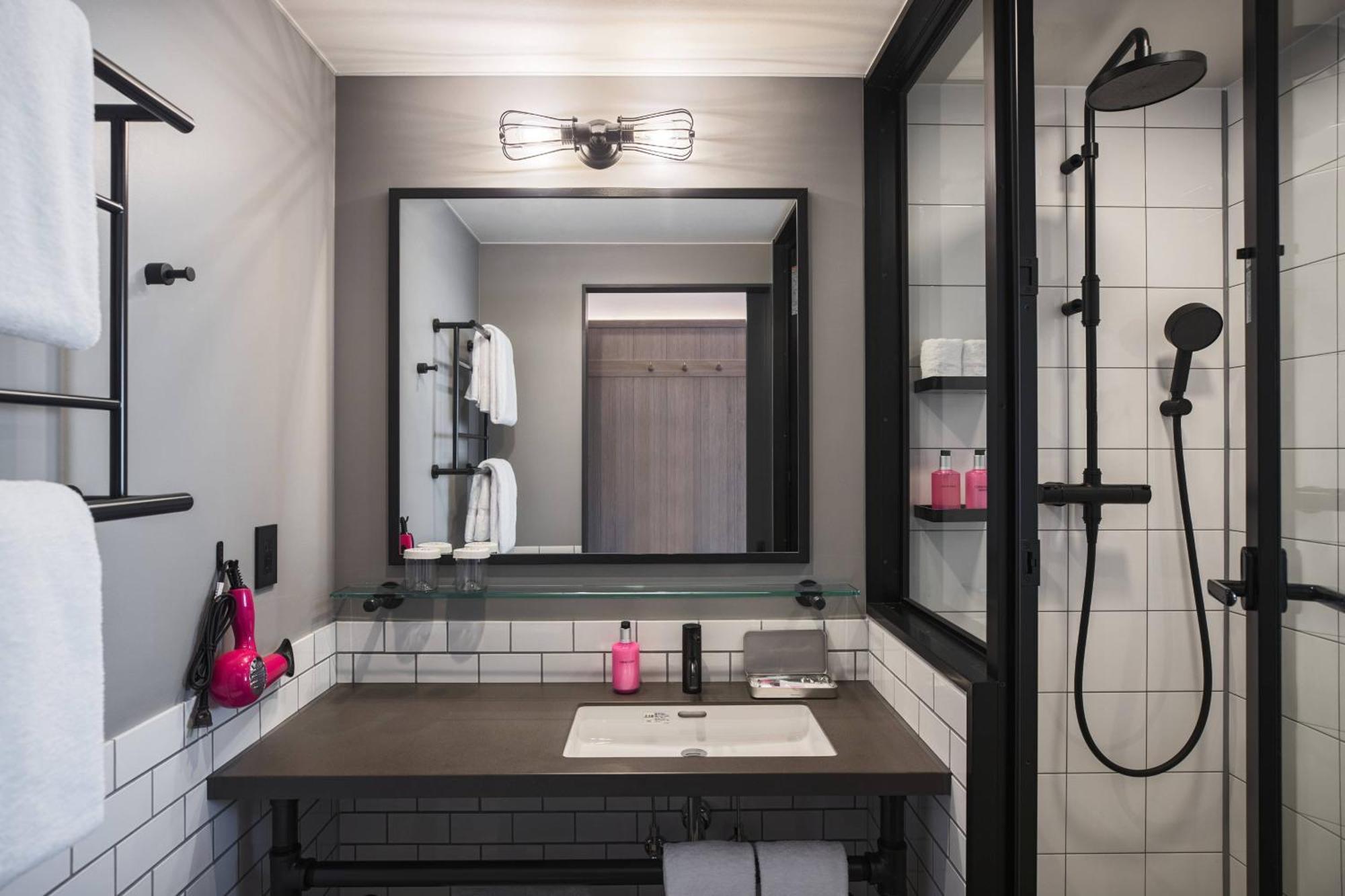 MOXY Tokyo Kinshicho Hotel Eksteriør billede